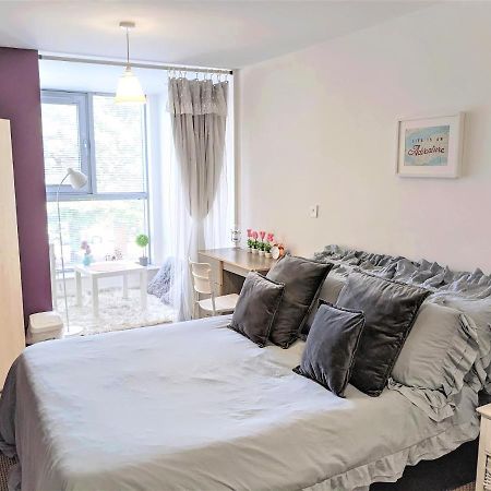 Large 3 Bedrooms In Liverpool City Centre, Free Parking Exteriör bild
