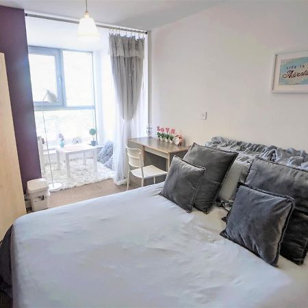 Large 3 Bedrooms In Liverpool City Centre, Free Parking Exteriör bild