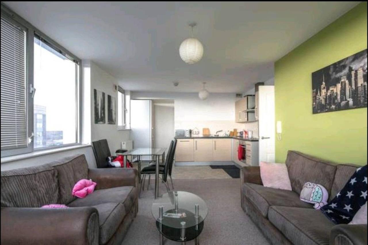 Large 3 Bedrooms In Liverpool City Centre, Free Parking Exteriör bild