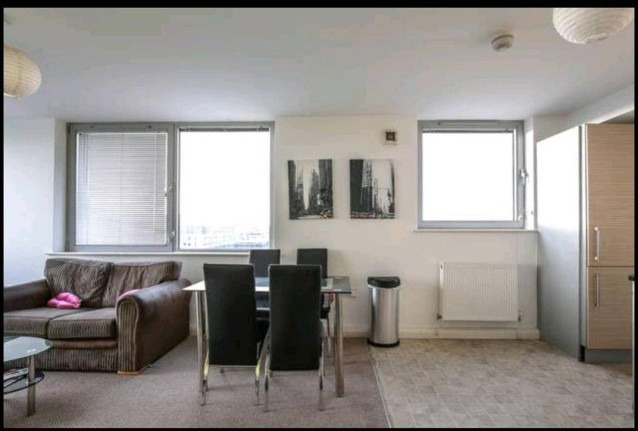 Large 3 Bedrooms In Liverpool City Centre, Free Parking Exteriör bild