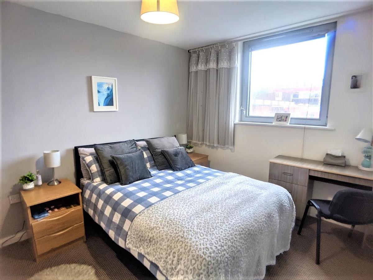 Large 3 Bedrooms In Liverpool City Centre, Free Parking Exteriör bild