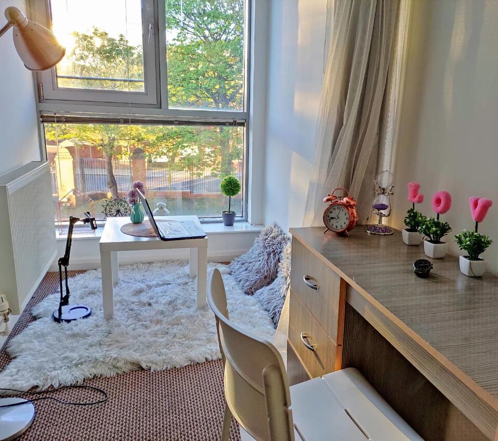 Large 3 Bedrooms In Liverpool City Centre, Free Parking Exteriör bild