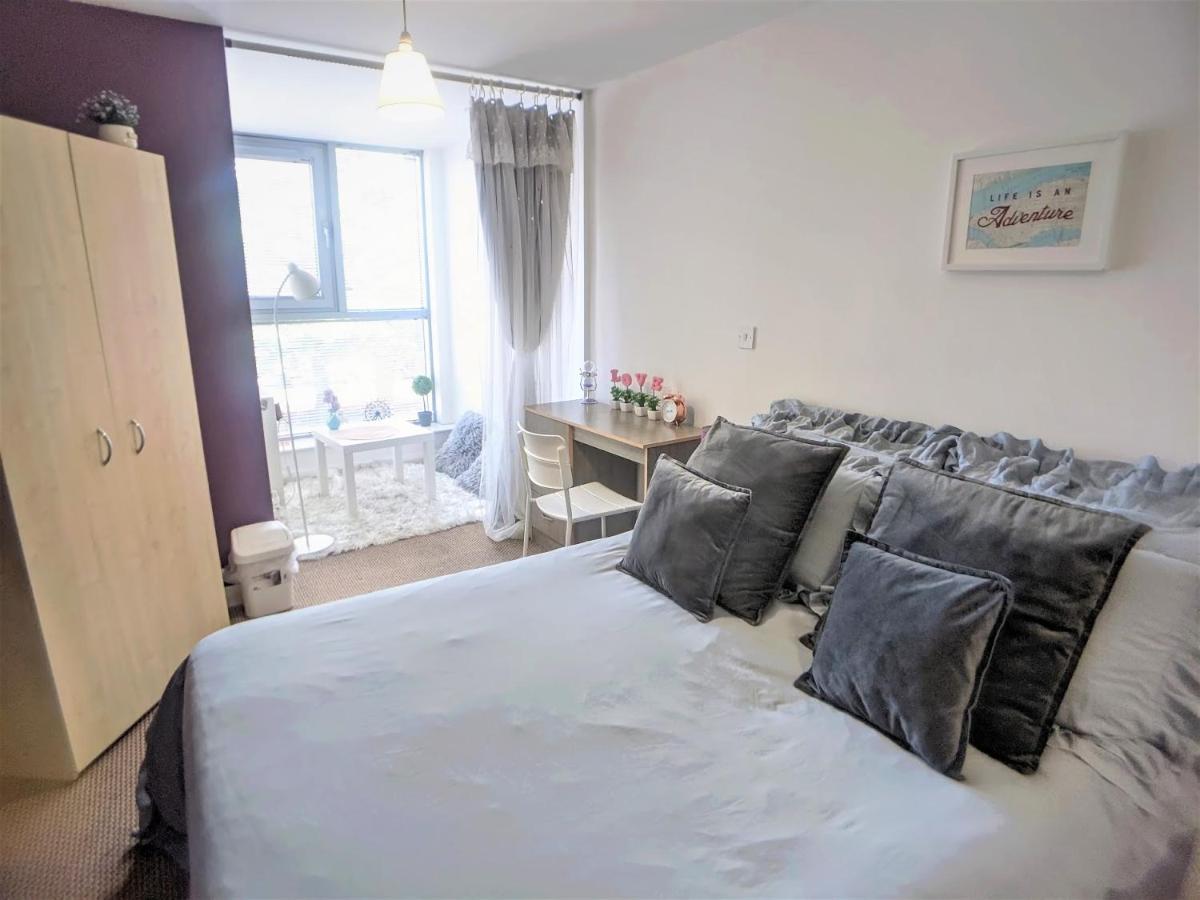 Large 3 Bedrooms In Liverpool City Centre, Free Parking Exteriör bild