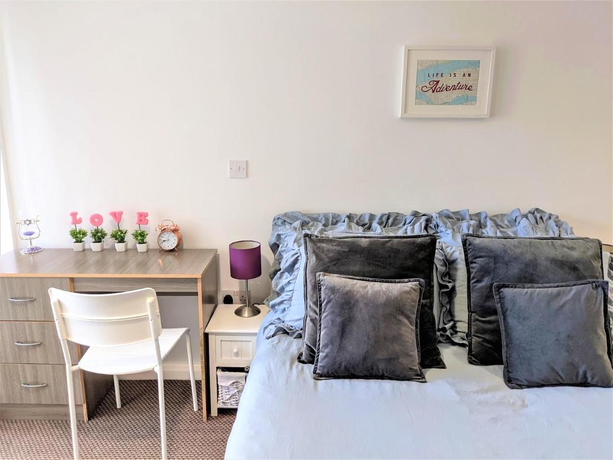 Large 3 Bedrooms In Liverpool City Centre, Free Parking Exteriör bild
